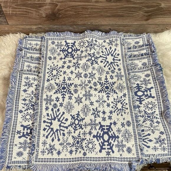 Vintage Holiday Winter Snowflake Blue White Silver Tapesty Dinner Placemats 5pc - Picture 1 of 4